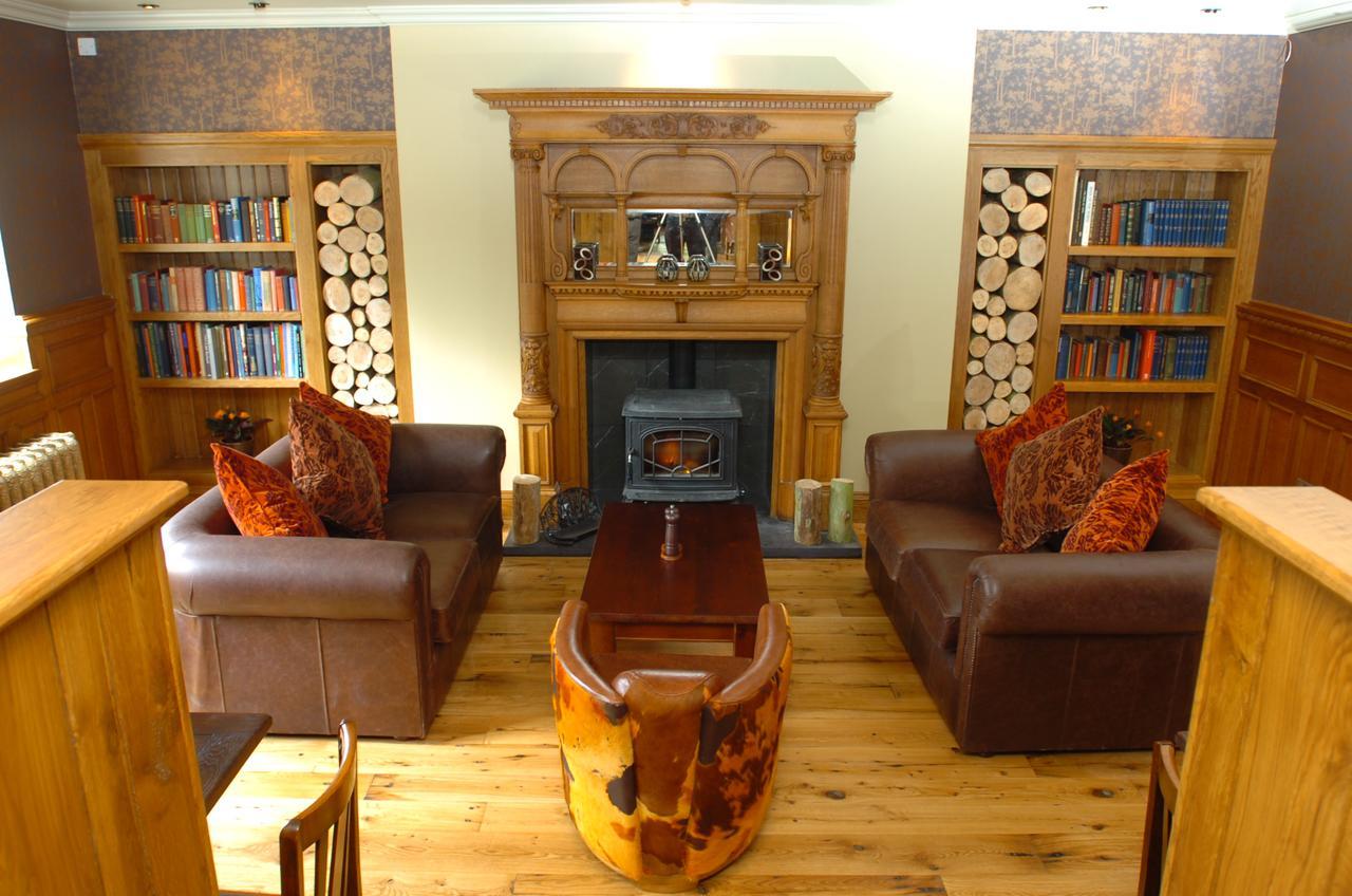 The Bear'S Paw Hotel Warmingham Екстериор снимка The library at the hotel