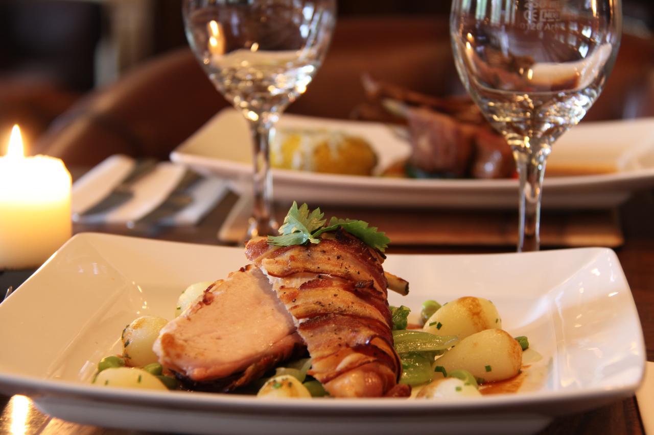 The Bear'S Paw Hotel Warmingham Екстериор снимка A meal at a restaurant